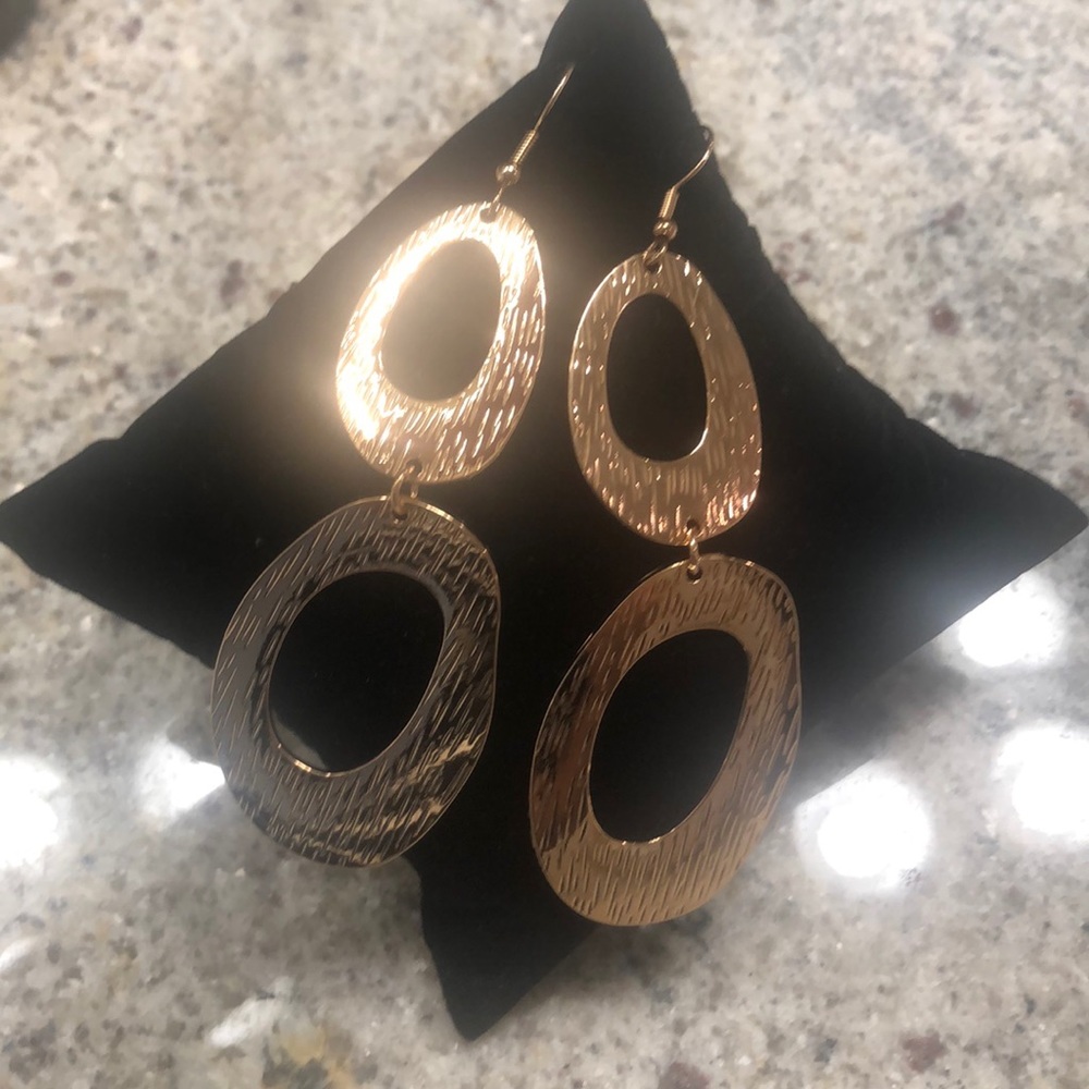 🌟 3/$30 Gold Abstract Circle Earrings